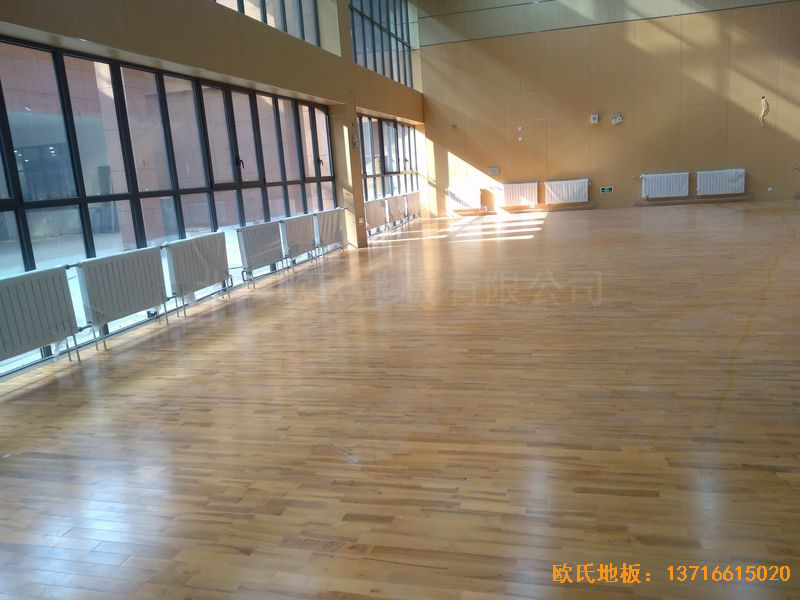 山東青島市李滄區(qū)佛耳崖小學(xué)運(yùn)動木地板鋪裝案例