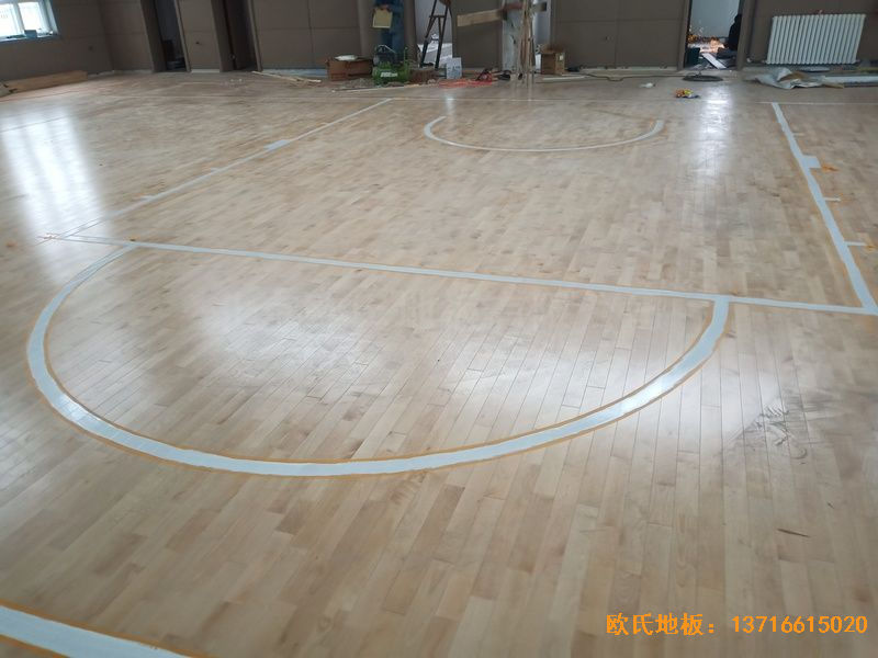新疆克拉瑪依市獨(dú)山子虹園小區(qū)體育館體育木地板施工案例