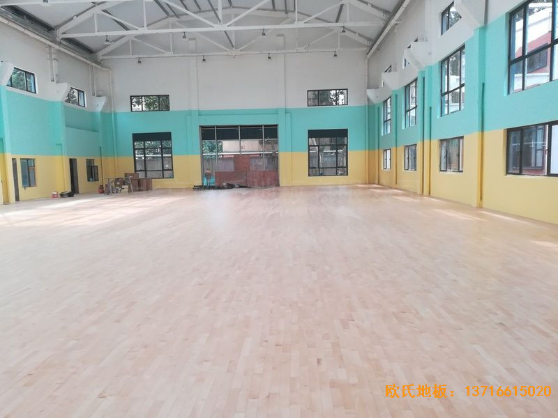 鄭州中原區(qū)酷康籃球館體育木地板安裝案例