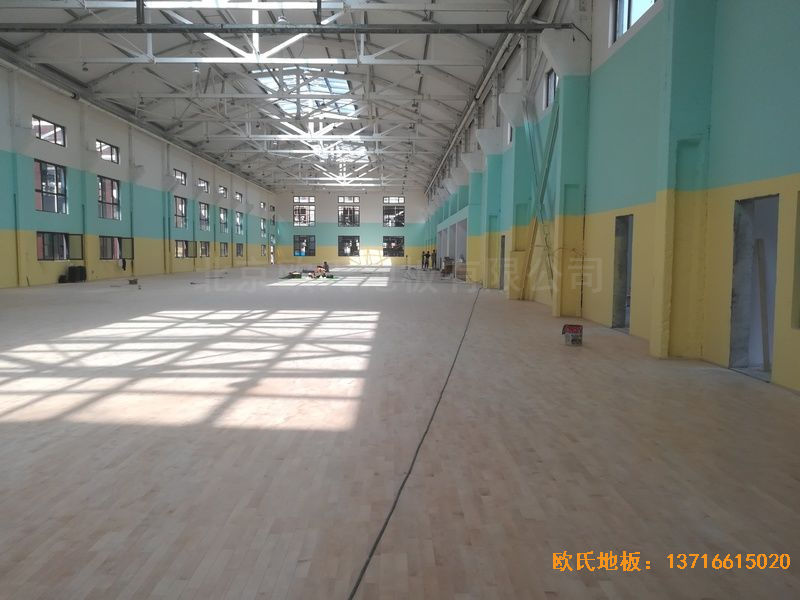 鄭州中原區(qū)酷康籃球館體育木地板安裝案例