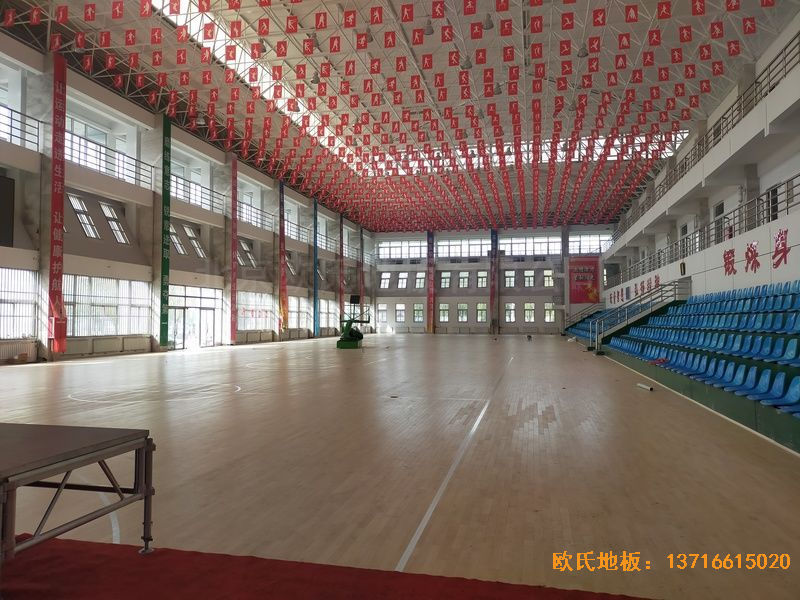 鄂爾多斯準(zhǔn)格爾旗世紀(jì)中學(xué)體育木地板鋪裝案例