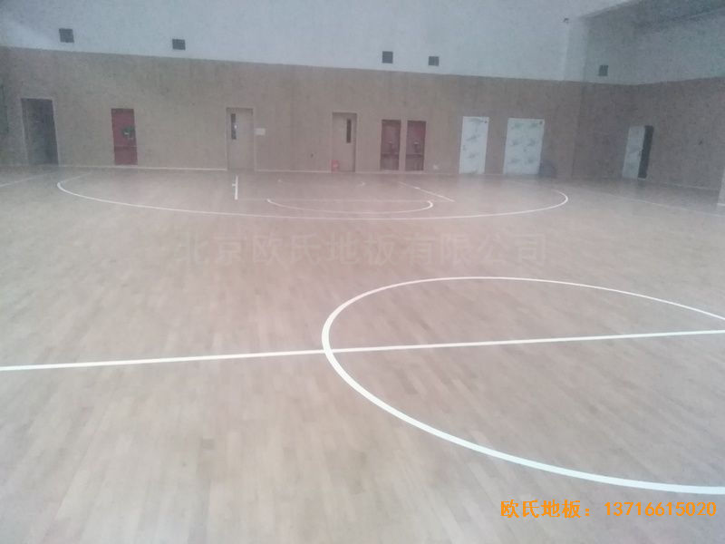 青島黃島區(qū)濱海街道中心小學(xué)運(yùn)動(dòng)木地板安裝案例