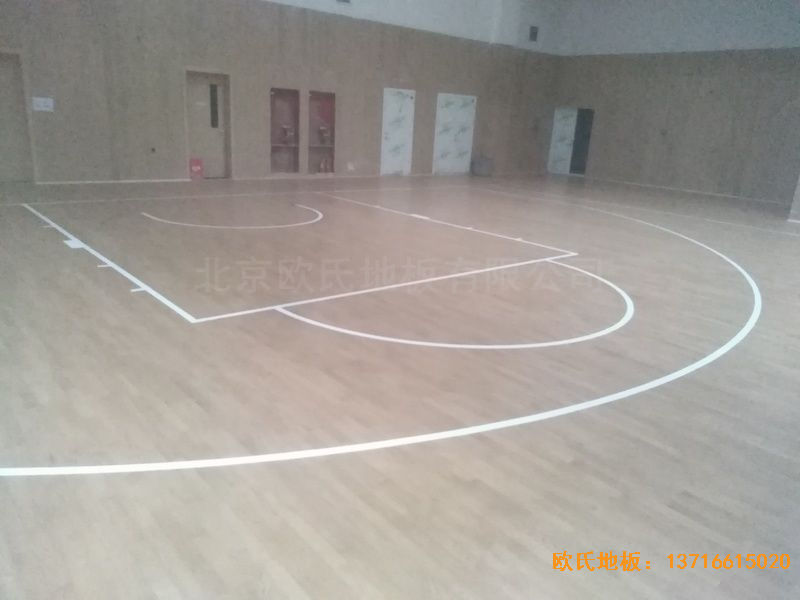 青島黃島區(qū)濱海街道中心小學(xué)運(yùn)動(dòng)木地板安裝案例