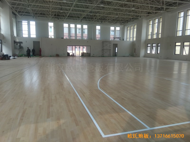 山東濟(jì)南唐冶城籃球館運(yùn)動(dòng)木地板施工案例0