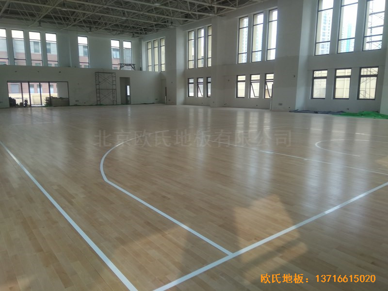 山東濟(jì)南唐冶城籃球館運(yùn)動(dòng)木地板施工案例5