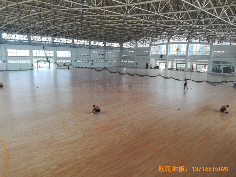 武漢體育學(xué)院運(yùn)動(dòng)木地板安裝案例3