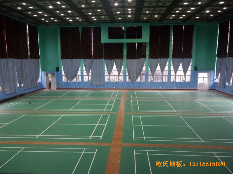 江蘇科技大學(xué)羽毛球館運動木地板安裝案例3