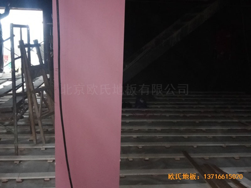 河北承德灤平一中升降舞臺(tái)運(yùn)動(dòng)地板安裝案例0