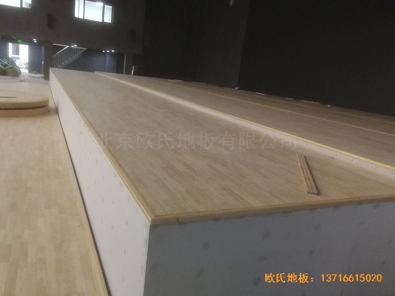 河北承德灤平一中升降舞臺(tái)運(yùn)動(dòng)地板安裝案例1