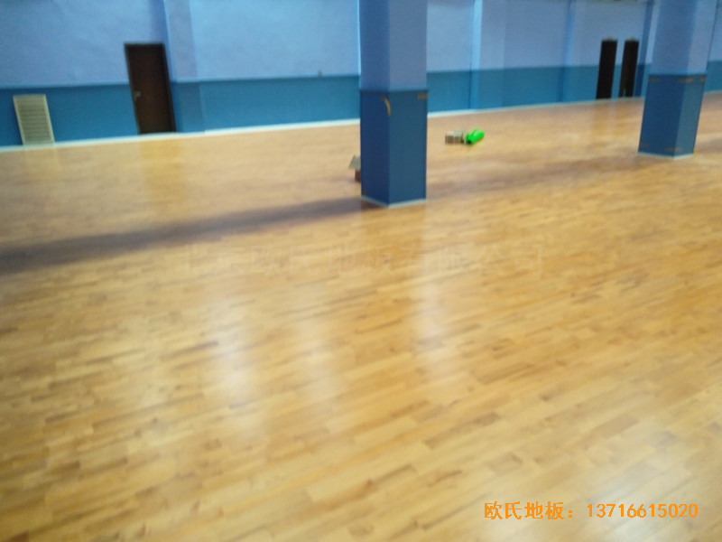 湖北武漢新華路體育場羽毛球館體育地板鋪設(shè)案例3