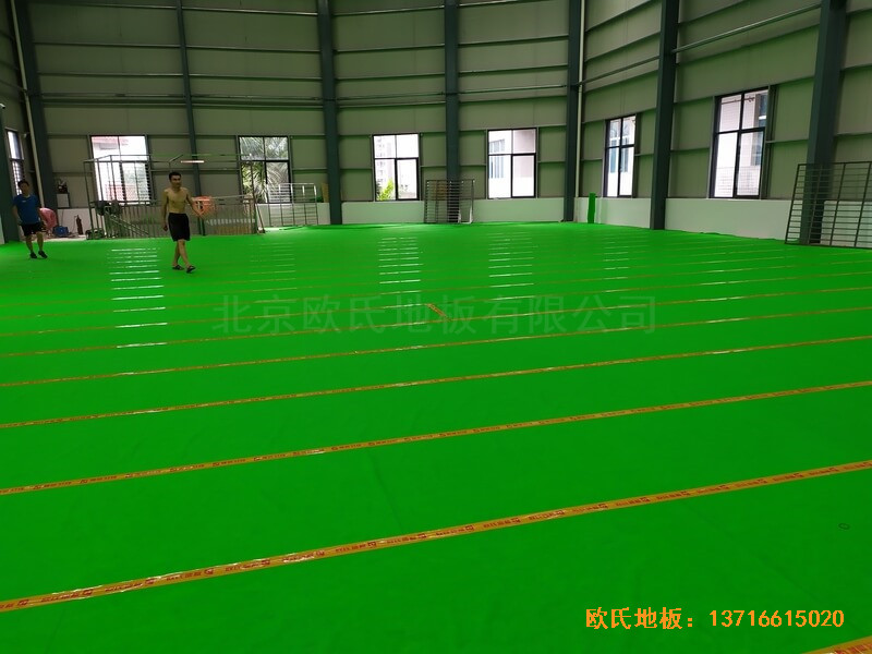 福建恒發(fā)鞋業(yè)公司籃球館體育木地板鋪設(shè)案例2