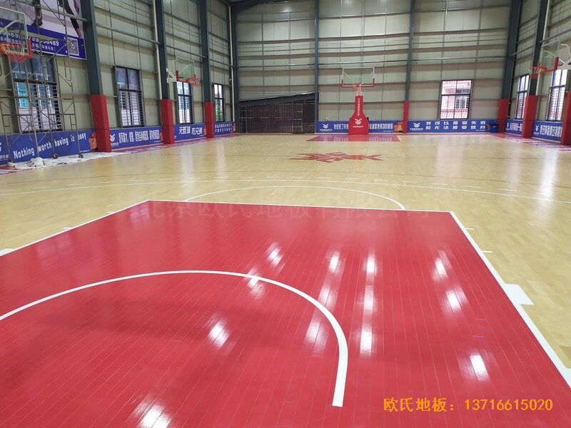 福建恒發(fā)鞋業(yè)公司籃球館體育木地板鋪設(shè)案例5