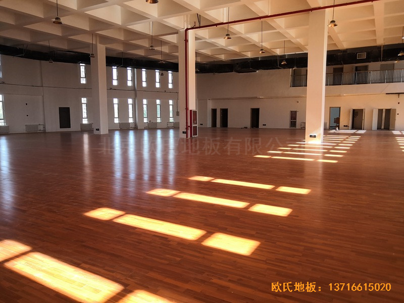 北京房山長(zhǎng)陽(yáng)小學(xué)籃球訓(xùn)練館體育木地板施工案例2