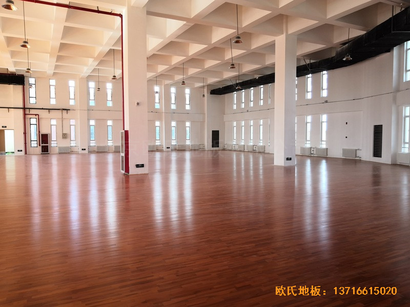北京房山長(zhǎng)陽(yáng)小學(xué)籃球訓(xùn)練館體育木地板施工案例5