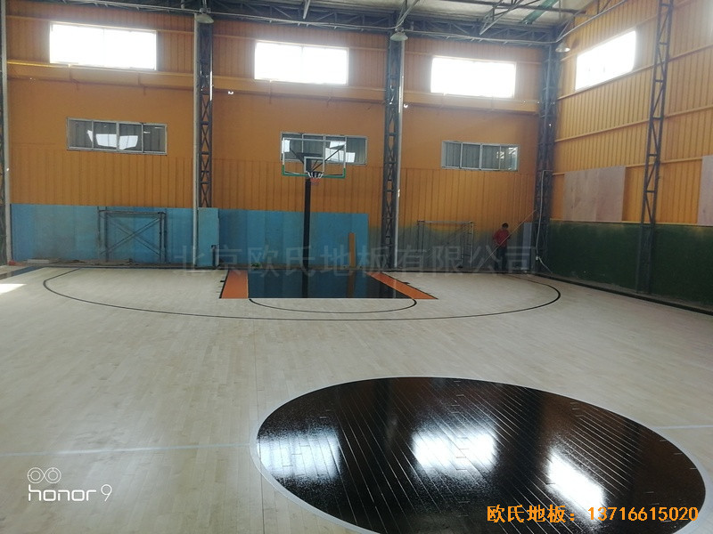 上海衛(wèi)清東路弄麥子俱樂(lè)部運(yùn)動(dòng)地板安裝案例5