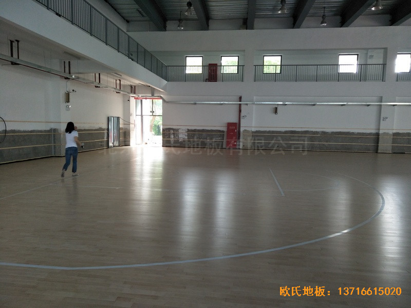 上海嘉定婁唐學(xué)校籃球館體育地板鋪設(shè)案例3