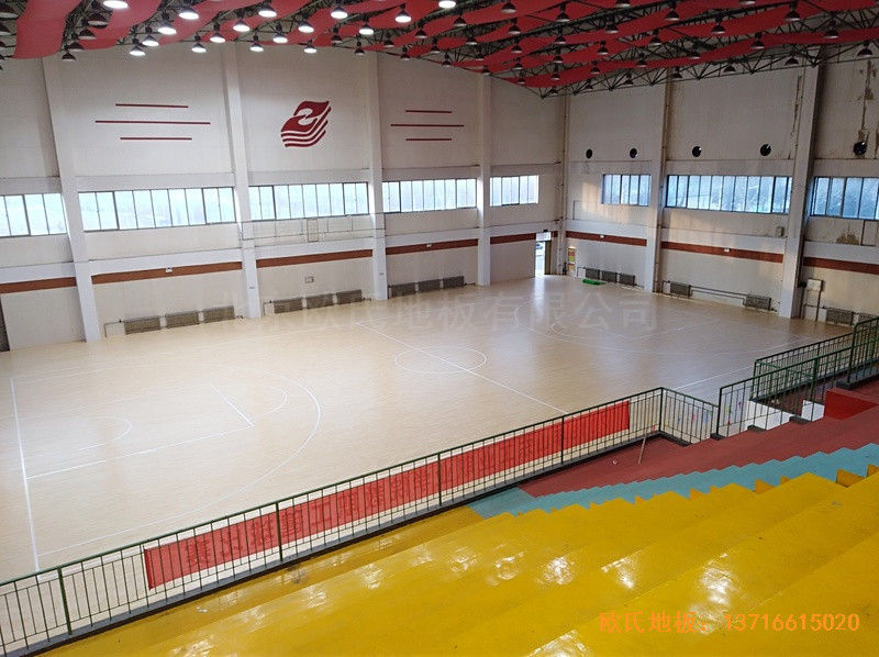山東淄博工業(yè)職業(yè)學(xué)院籃球館運(yùn)動(dòng)木地板鋪設(shè)案例4