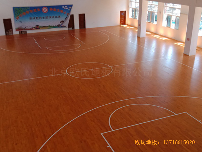 山東菏澤第六實驗小學籃球館運動木地板安裝案例0