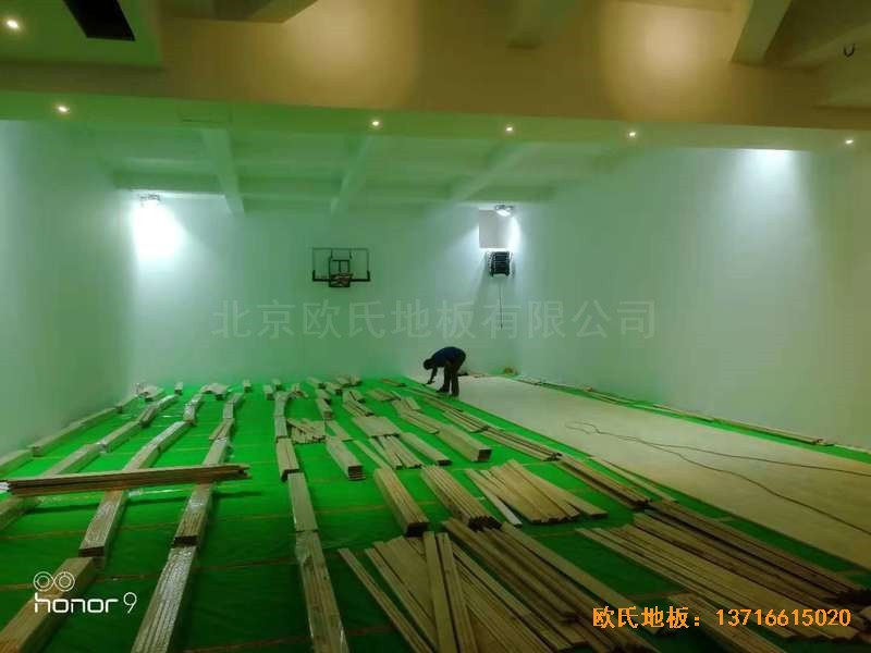 上海閔行西郊莊園2區(qū)156號籃球館運(yùn)動(dòng)木地板施工案例1