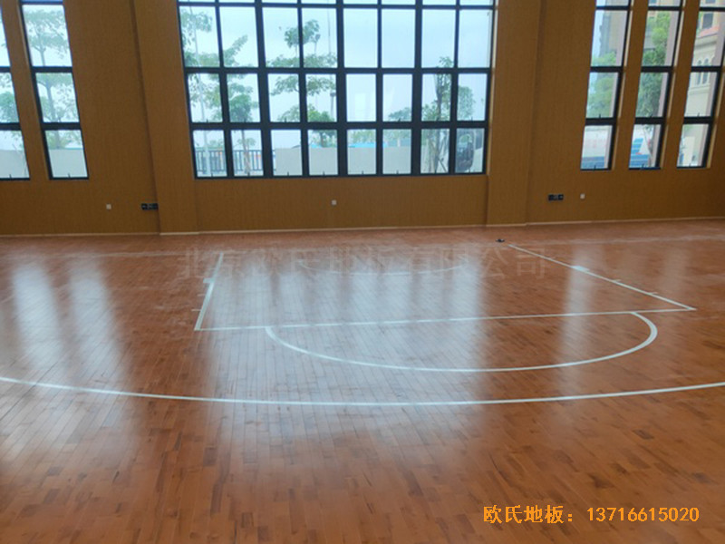 廣東珠海白藤東小學(xué)籃球館運(yùn)動(dòng)木地板安裝案例0