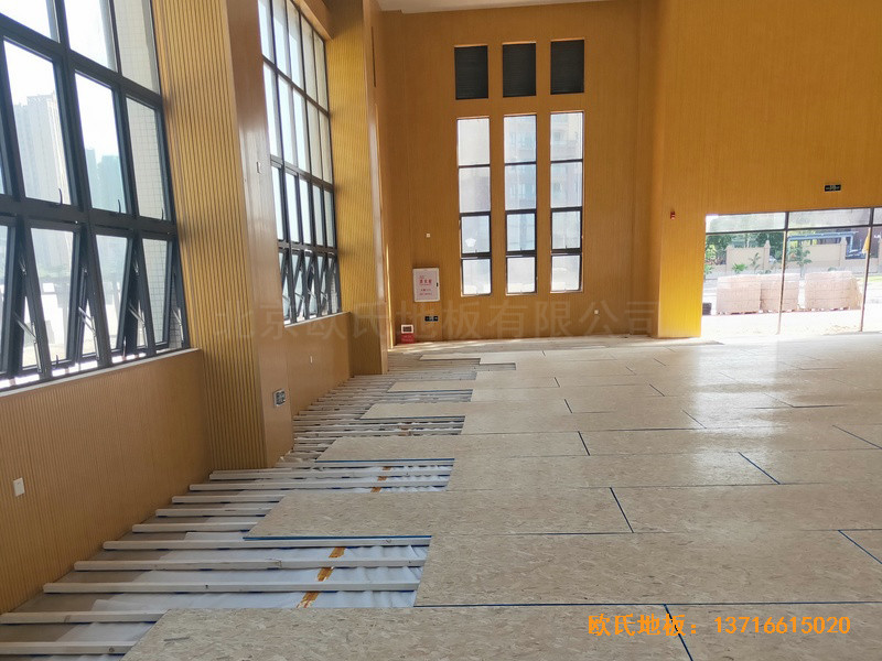 廣東珠海白藤東小學(xué)籃球館運(yùn)動(dòng)木地板安裝案例1