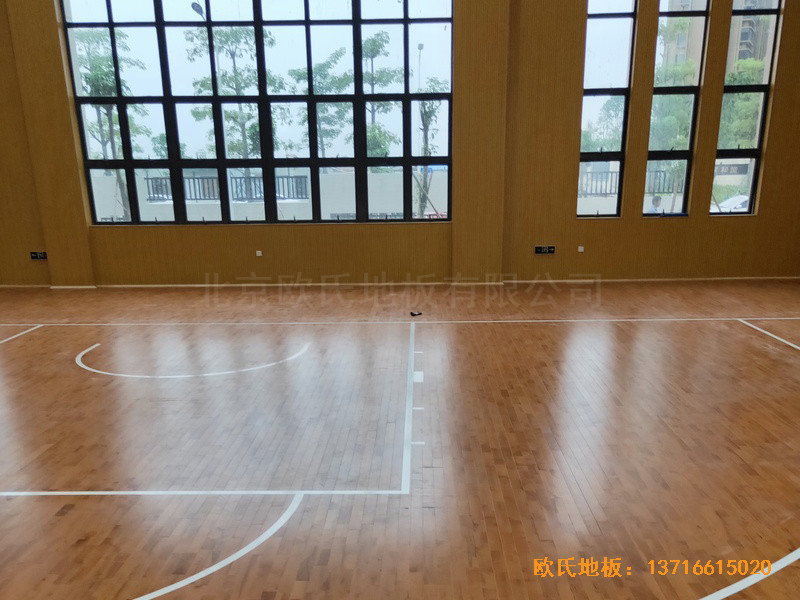 廣東珠海白藤東小學(xué)籃球館運(yùn)動(dòng)木地板安裝案例4