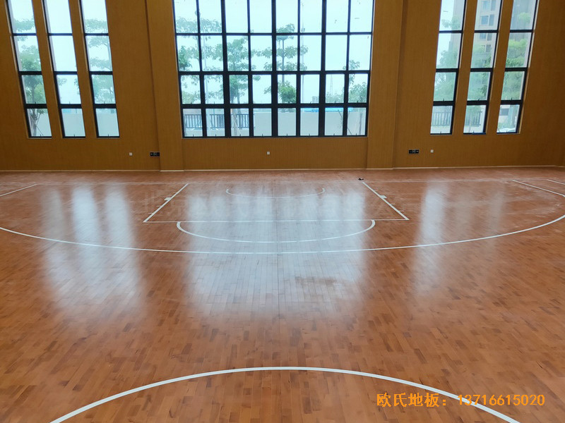 廣東珠海白藤東小學(xué)籃球館運(yùn)動(dòng)木地板安裝案例5