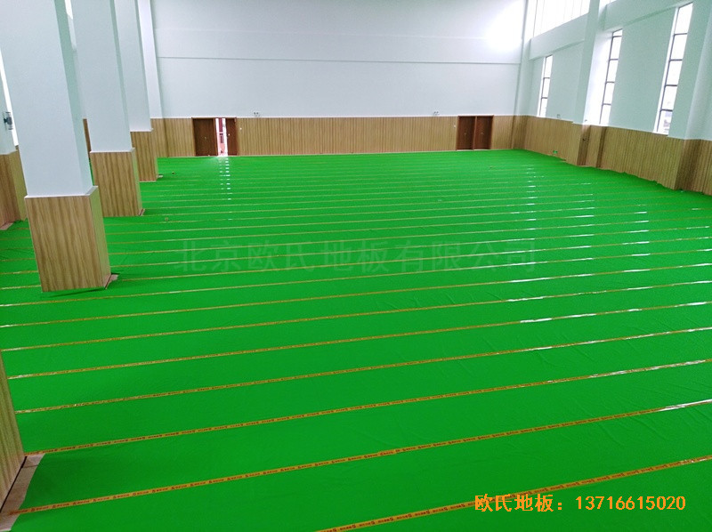 廣州南沙區(qū)珠江中學(xué)籃球館運(yùn)動(dòng)木地板鋪設(shè)案例2