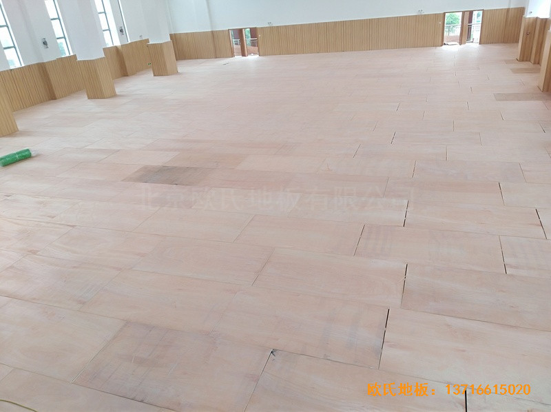 廣州南沙區(qū)珠江中學(xué)籃球館運(yùn)動(dòng)木地板鋪設(shè)案例3