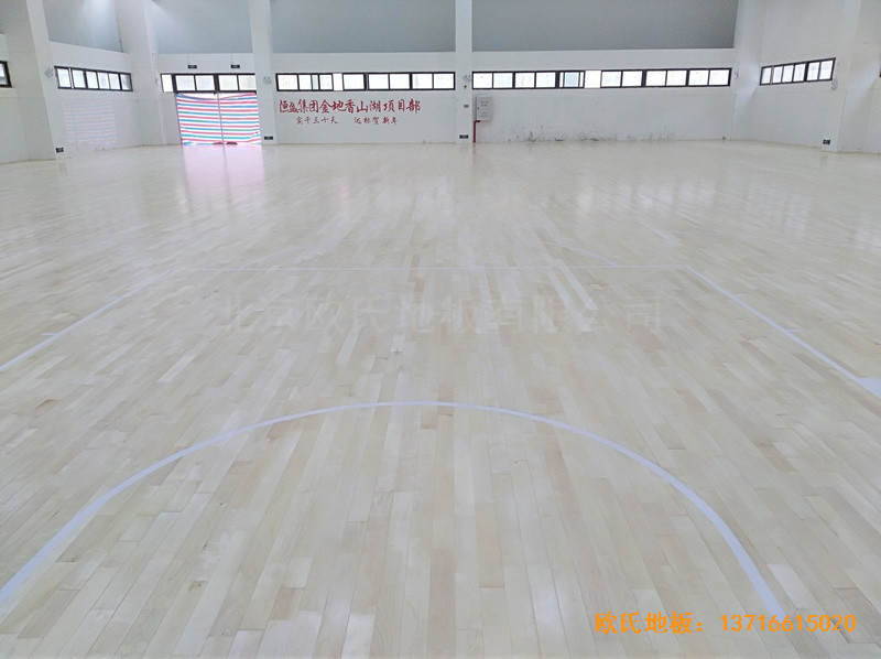 廣州金地香山湖小學(xué)籃球館運(yùn)動(dòng)地板施工案例0