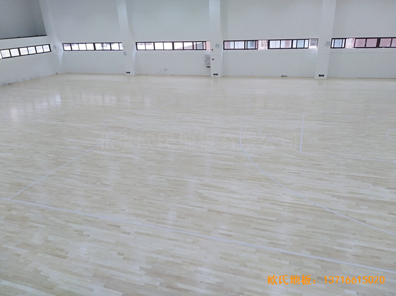 廣州金地香山湖小學(xué)籃球館運(yùn)動(dòng)地板施工案例1