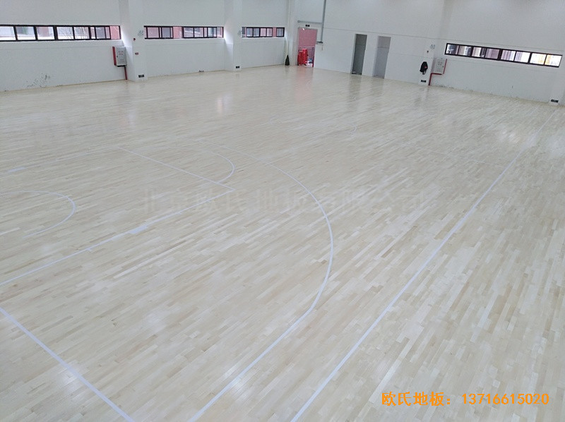 廣州金地香山湖小學(xué)籃球館運(yùn)動(dòng)地板施工案例2