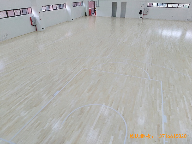 廣州金地香山湖小學(xué)籃球館運(yùn)動(dòng)地板施工案例3