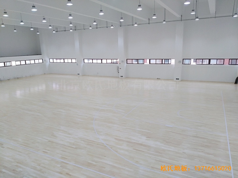 廣州金地香山湖小學(xué)籃球館運(yùn)動(dòng)地板施工案例4