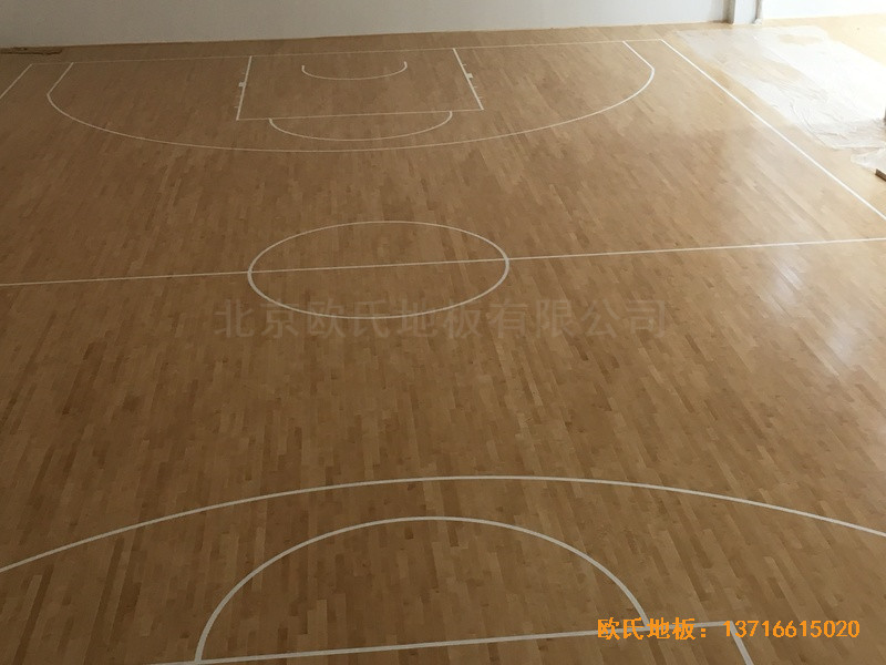 廣州金地香山湖籃球館體育木地板施工案例0