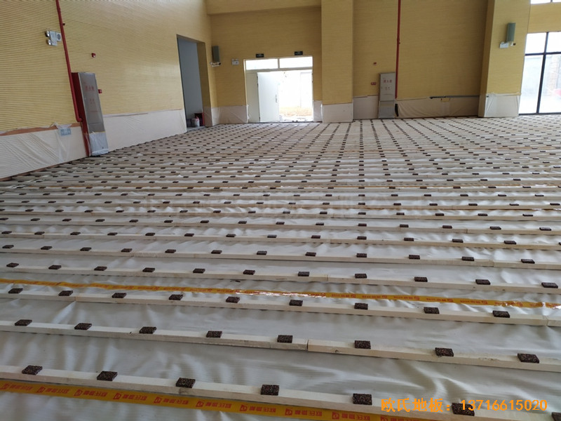 廣州黃埔區(qū)萬樾山小學(xué)籃球館體育木地板鋪裝案例1