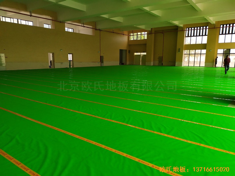 廣州黃埔區(qū)萬樾山小學(xué)籃球館體育木地板鋪裝案例2