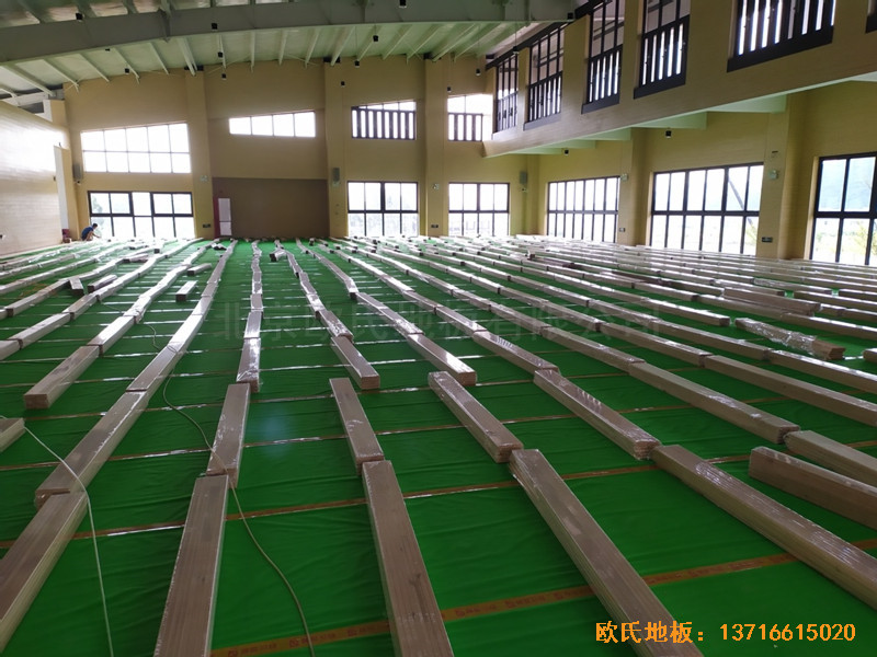 廣州黃埔區(qū)萬樾山小學(xué)籃球館體育木地板鋪裝案例3