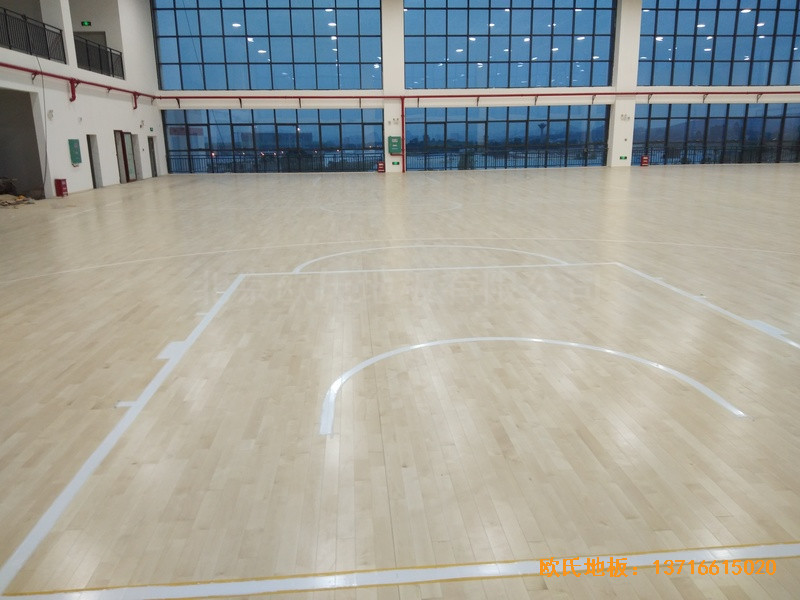 廣西高新開發(fā)區(qū)五菱小區(qū)體育館體育木地板鋪裝案例0