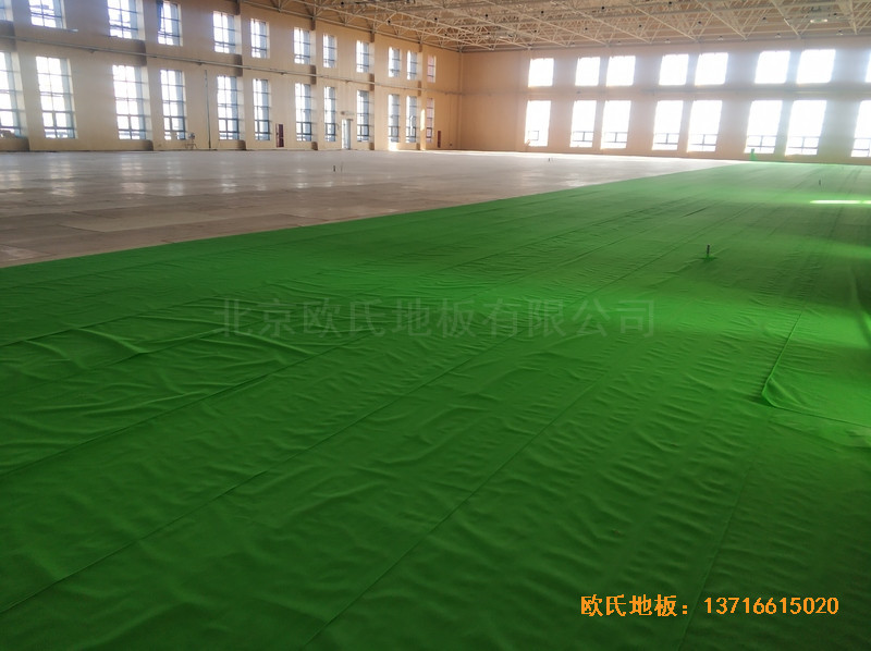 榆林神華煤制油公司籃球館運(yùn)動(dòng)地板鋪設(shè)案例2