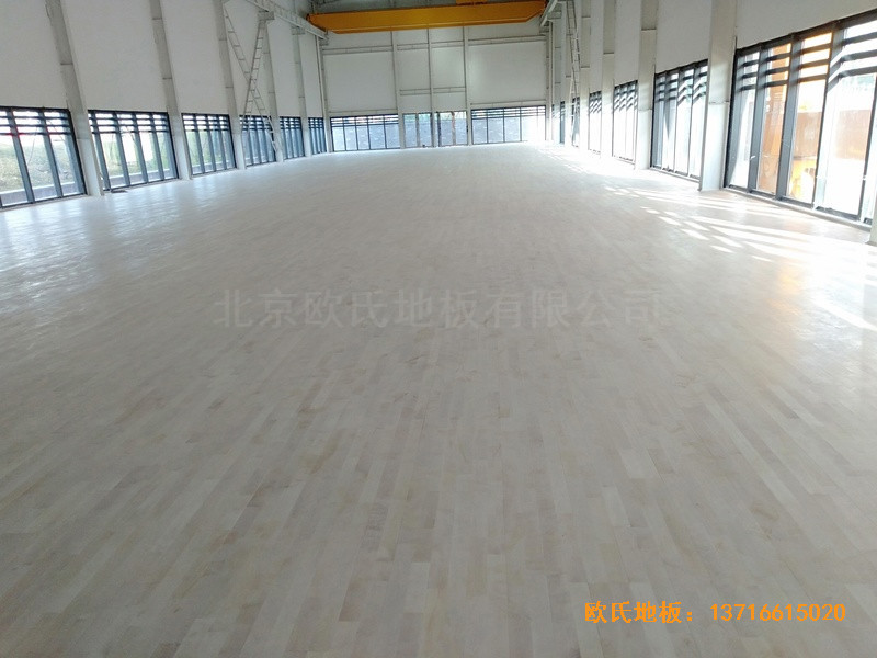 武漢青山區(qū)江灘體育館運(yùn)動(dòng)木地板安裝案例4