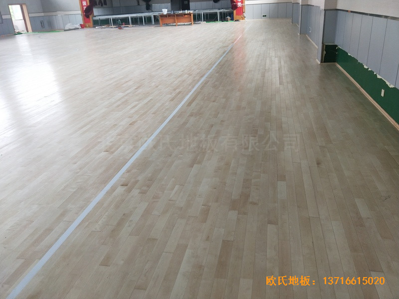 江蘇宜興東域小學(xué)籃球館運(yùn)動(dòng)木地板安裝案例2