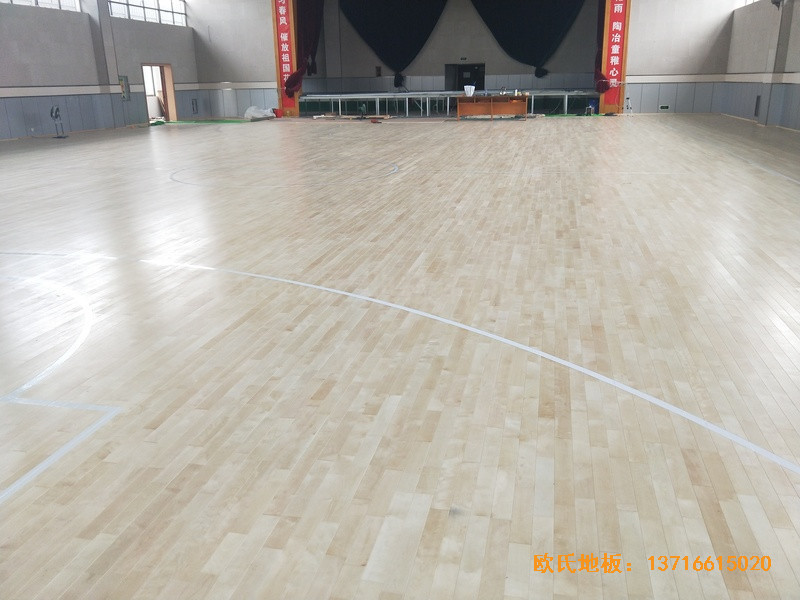 江蘇宜興東域小學(xué)籃球館運(yùn)動(dòng)木地板安裝案例3