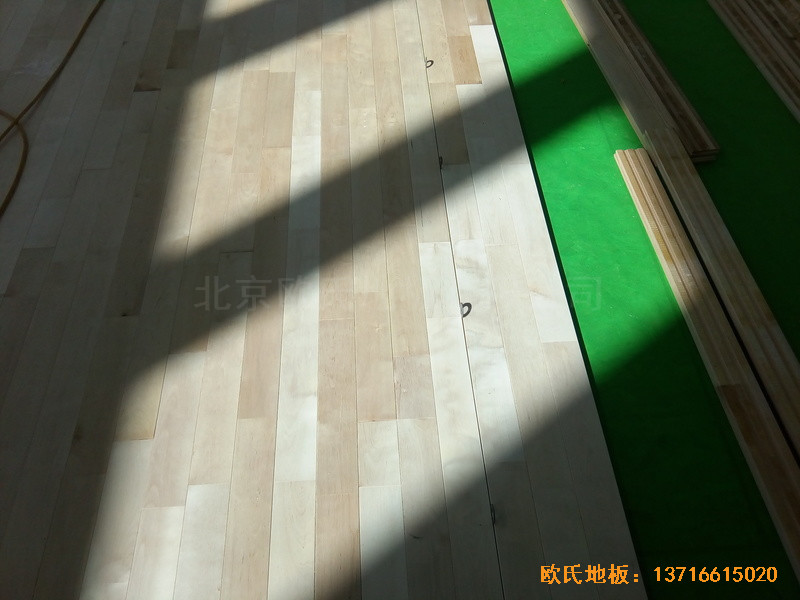 江蘇常卅市都市科技園籃球館體育木地板鋪裝案例3