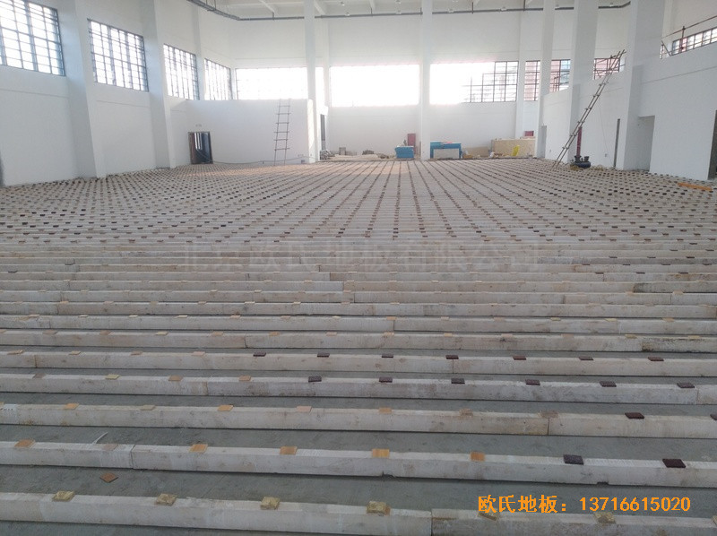 江蘇徐州悅城小學(xué)籃球館運(yùn)動木地板鋪設(shè)案例1