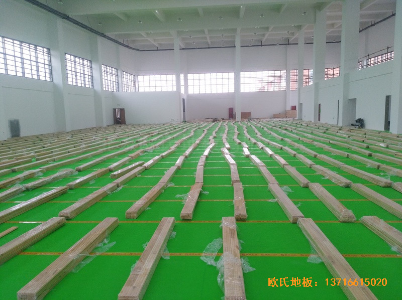 江蘇徐州悅城小學(xué)籃球館運(yùn)動木地板鋪設(shè)案例3