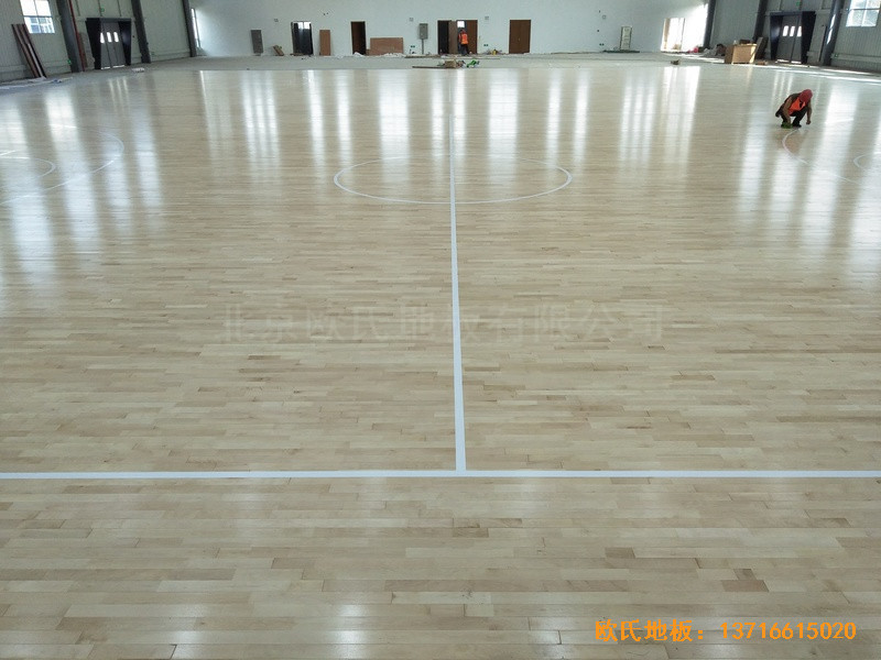 江蘇新能源科技公司籃球館運(yùn)動(dòng)地板鋪裝案例0