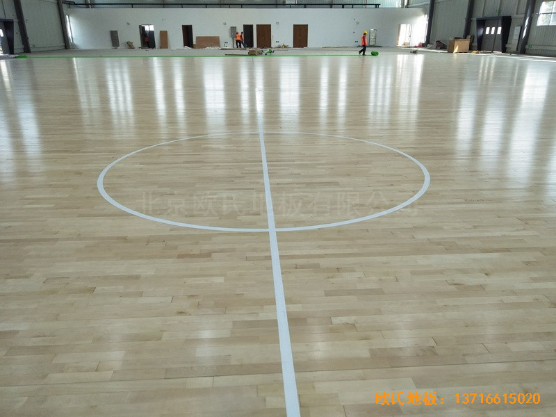 江蘇新能源科技公司籃球館運(yùn)動(dòng)地板鋪裝案例4
