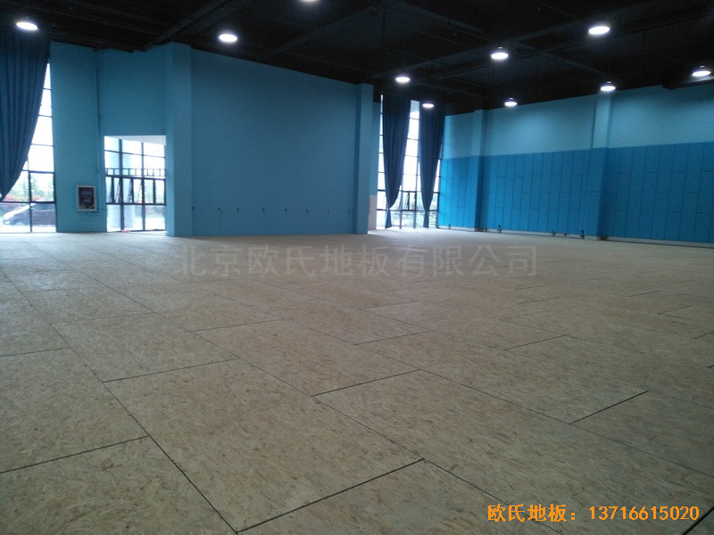 江蘇柘汪鎮(zhèn)港口大廈運(yùn)動(dòng)館運(yùn)動(dòng)木地板安裝案例3
