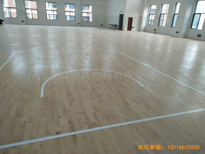 江蘇泰州市泰興濟(jì)川小學(xué)籃球館運(yùn)動(dòng)地板鋪裝案例0